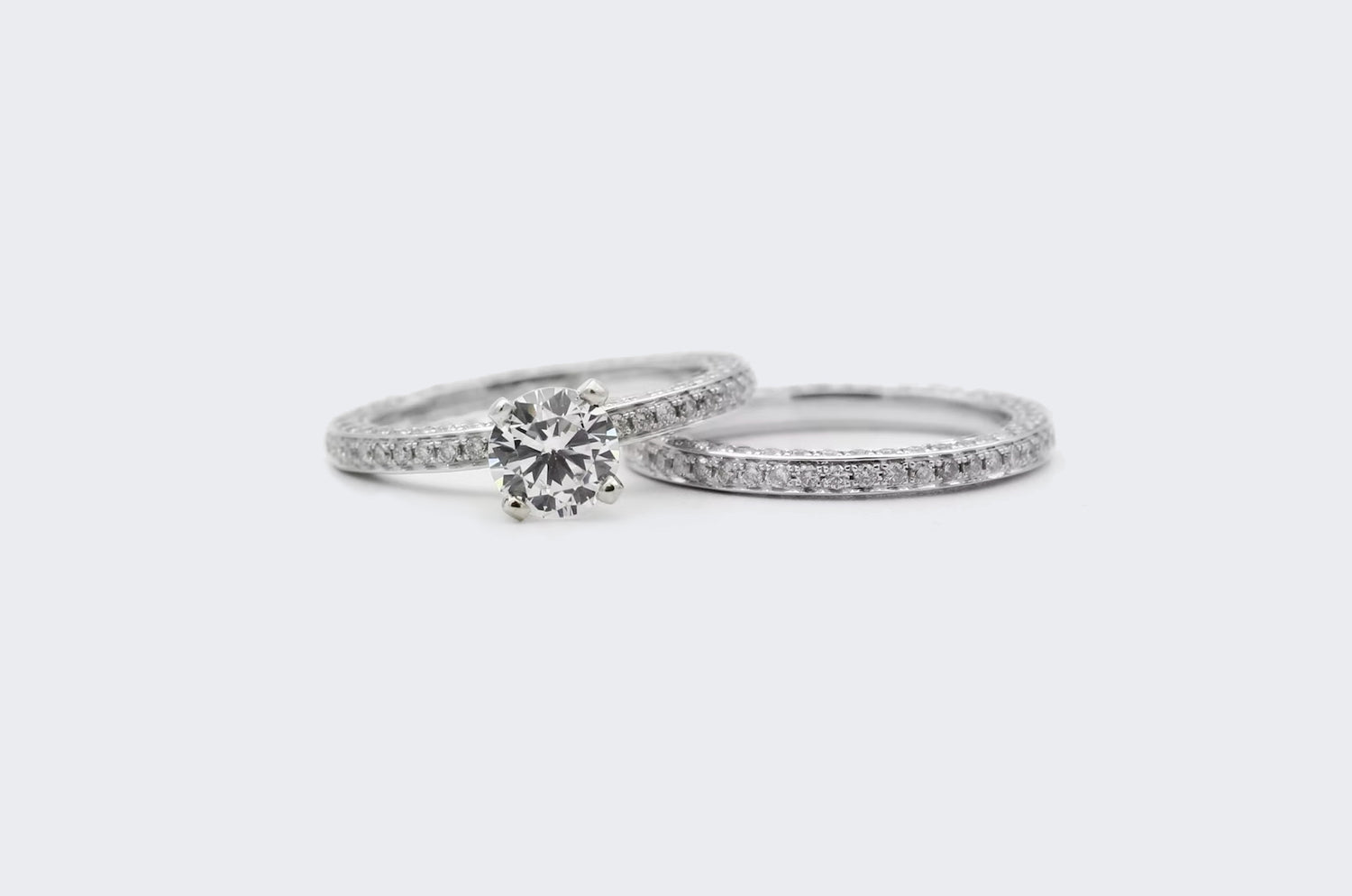 Encuentra tu anillo de compromiso ideal con Naos